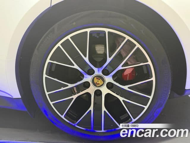 Porsche Taycan 2021 — ფოტო 18/20
