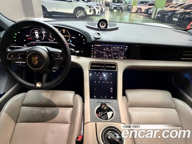 Porsche Taycan 2021 — ფოტო 8/20
