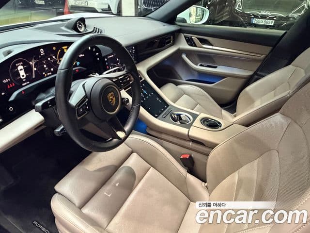 Porsche Taycan 2021 — ფოტო 14/20