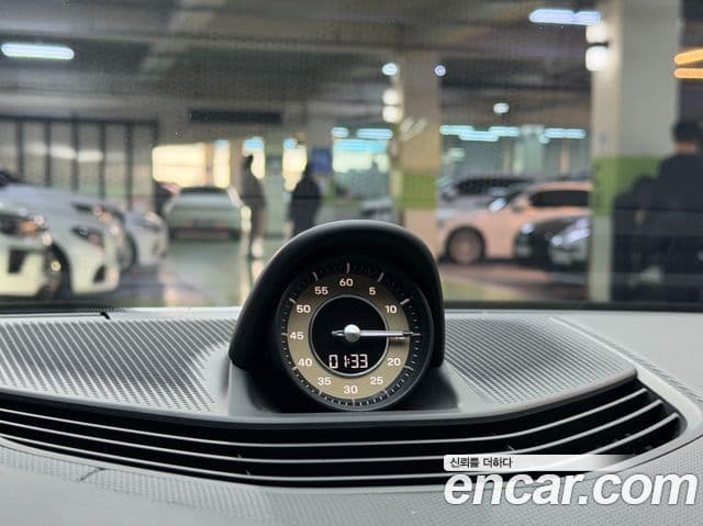 Porsche Taycan 2021 — ფოტო 17/20