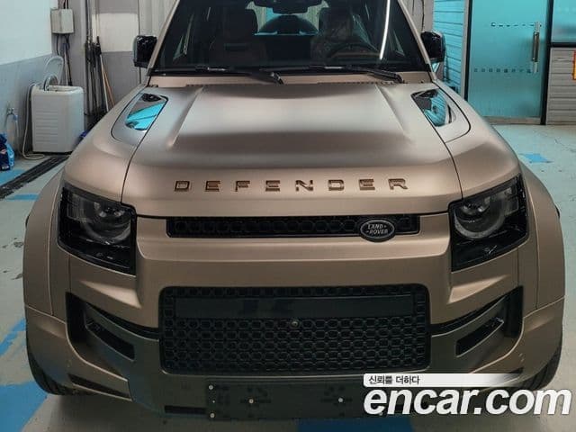 Land Rover Defender 2025 — Photo 6/20