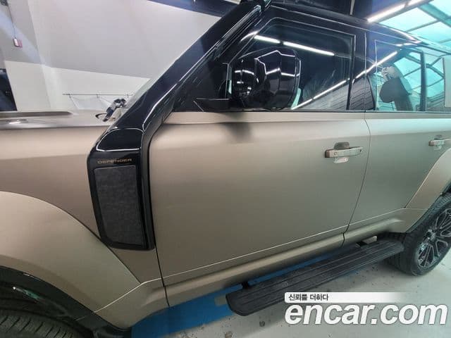 Land Rover Defender 2025 — Photo 4/20