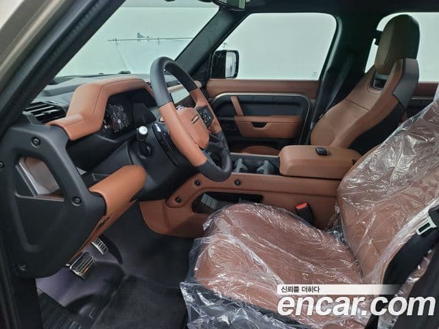 Land Rover Defender 2025 — Photo 10/20