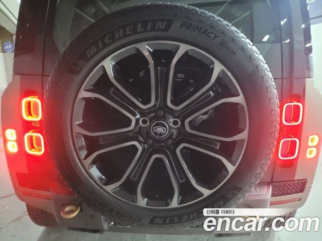 Land Rover Defender 2025 — Photo 12/20