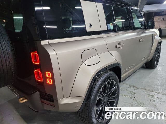 Land Rover Defender 2025 — Photo 15/20