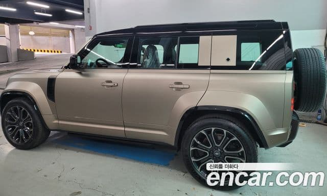 Land Rover Defender 2025 — Photo 2/20