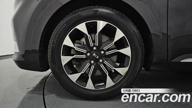 Kia Carnival 2021 — ფოტო 5/20