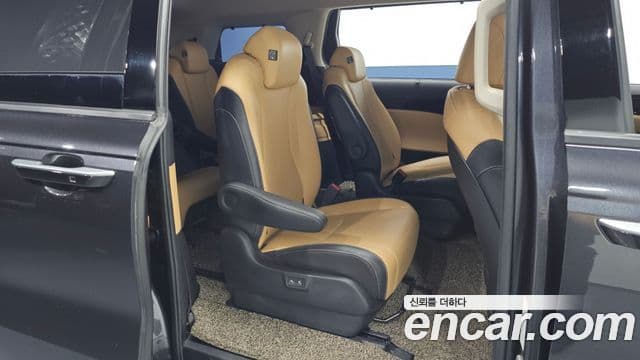 Kia Carnival 2021 — ფოტო 12/20