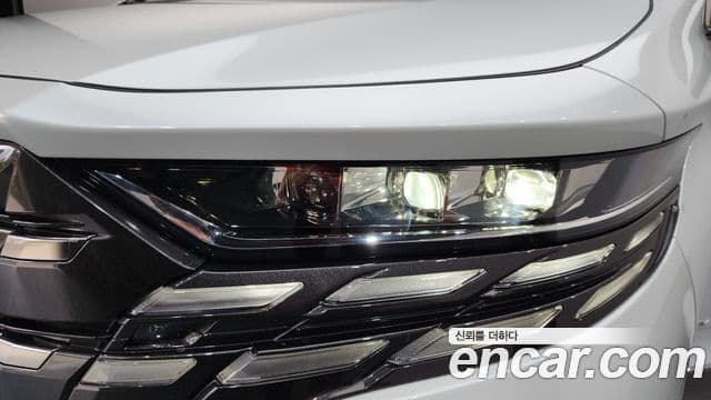 Toyota Alphard 2024 — Photo 15/36