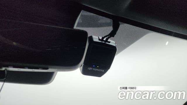 Toyota Alphard 2024 — Photo 8/36