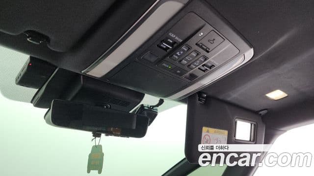 Toyota Alphard 2024 — Photo 22/36