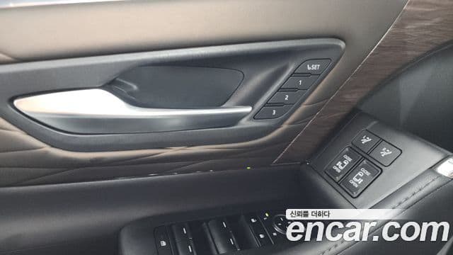 Toyota Alphard 2024 — Photo 3/36