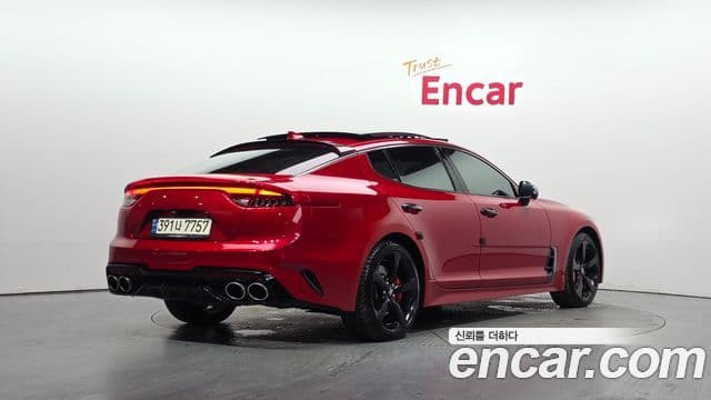 Kia Stinger 2022 — Фото 1/20