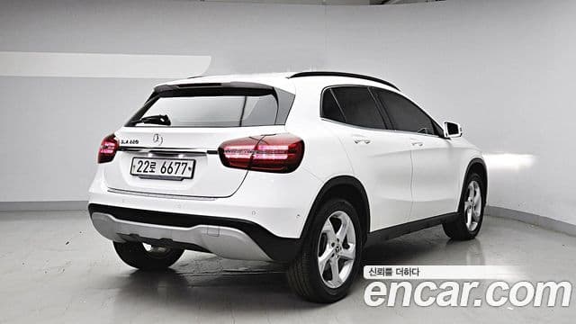 Mercedes-Benz GLA-Class 2018 — ფოტო 11/17