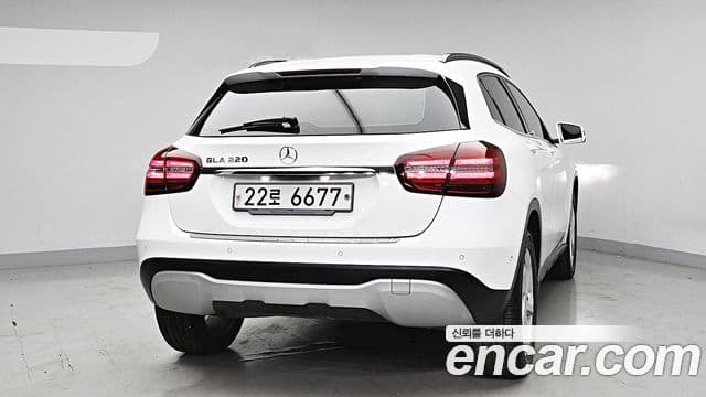 Mercedes-Benz GLA-Class 2018 — ფოტო 12/17