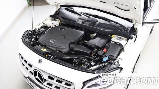 Mercedes-Benz GLA-Class 2018 — ფოტო 16/17