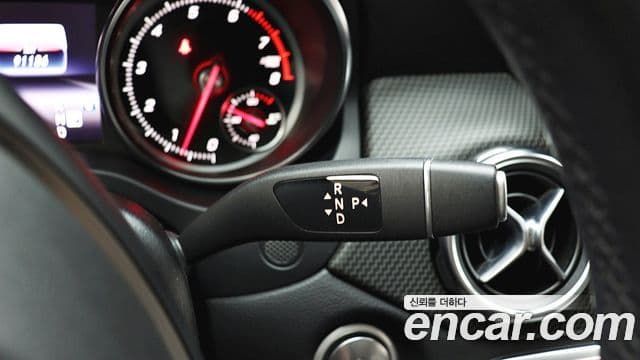 Mercedes-Benz GLA-Class 2018 — ფოტო 4/17