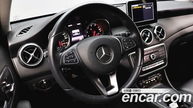 Mercedes-Benz GLA-Class 2018 — ფოტო 10/17