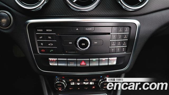 Mercedes-Benz GLA-Class 2018 — ფოტო 17/17