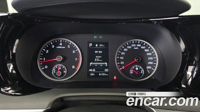 Kia K5 2022 — ფოტო 8/20