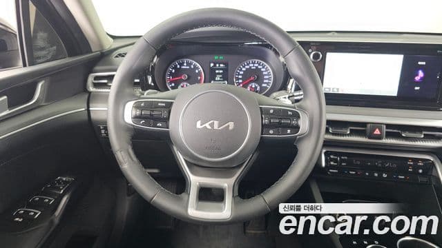 Kia K5 2022 — ფოტო 13/20