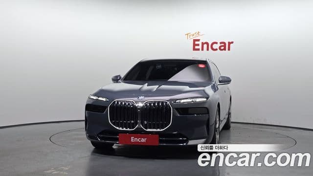 BMW i7 2023 — Photo 9/37