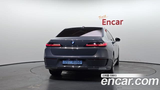 BMW i7 2023 — Photo 22/37
