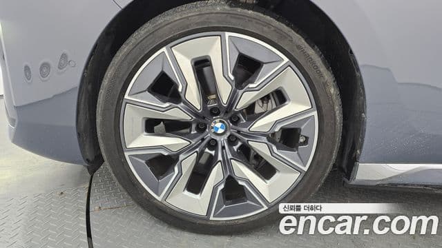 BMW i7 2023 — Photo 3/37