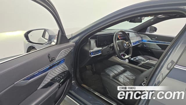 BMW i7 2023 — Photo 6/37