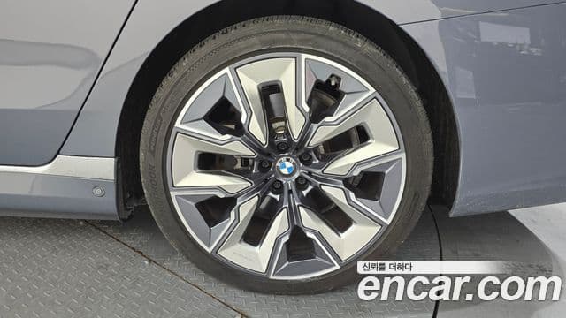 BMW i7 2023 — Photo 31/37