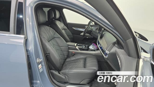 BMW i7 2023 — Photo 29/37