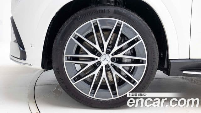 Mercedes-Benz GLE-Class 2025 — Photo 16/20