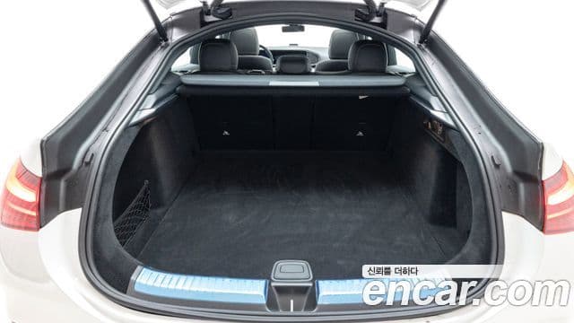 Mercedes-Benz GLE-Class 2025 — Photo 12/20