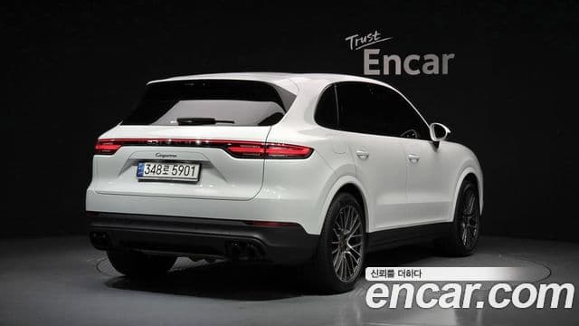Porsche Cayenne 2022 — ფოტო 28/34