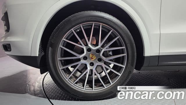 Porsche Cayenne 2022 — ფოტო 10/34