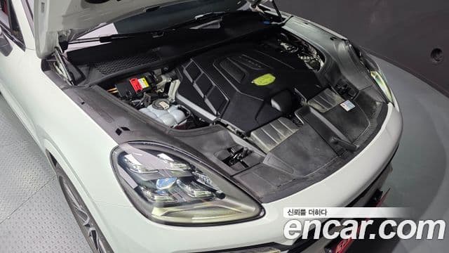 Porsche Cayenne 2022 — ფოტო 31/34