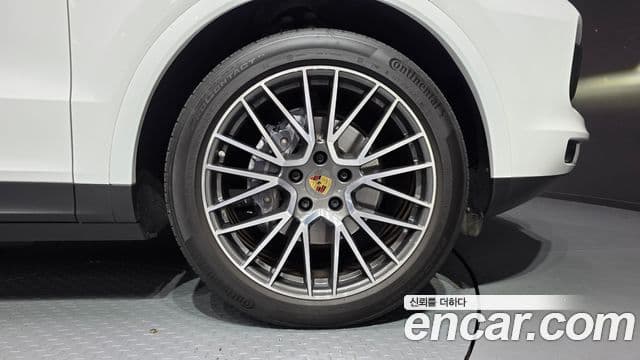 Porsche Cayenne 2022 — ფოტო 27/34