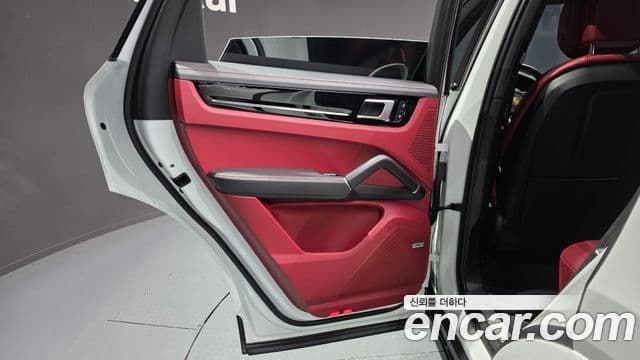 Porsche Cayenne 2022 — ფოტო 24/34