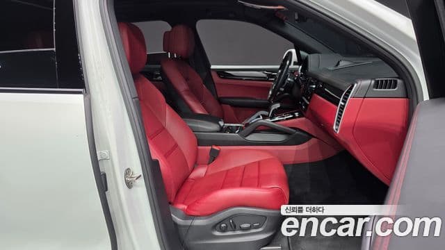 Porsche Cayenne 2022 — ფოტო 20/34