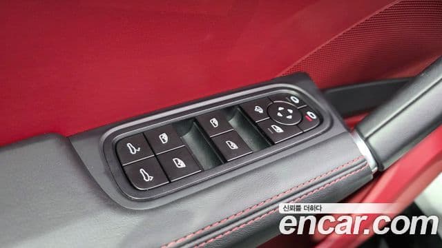 Porsche Cayenne 2022 — ფოტო 32/34