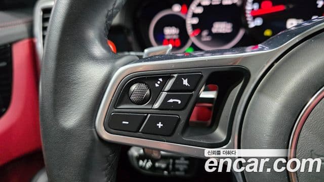 Porsche Cayenne 2022 — ფოტო 16/34