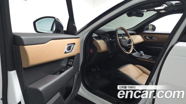 Land Rover Range Rover Velar 2025 — Фото 9/20