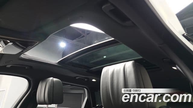 Land Rover Range Rover Velar 2025 — Фото 16/20