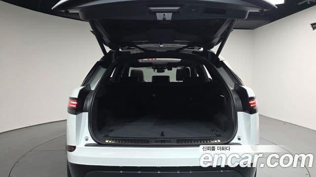 Land Rover Range Rover Velar 2025 — Photo 9/38