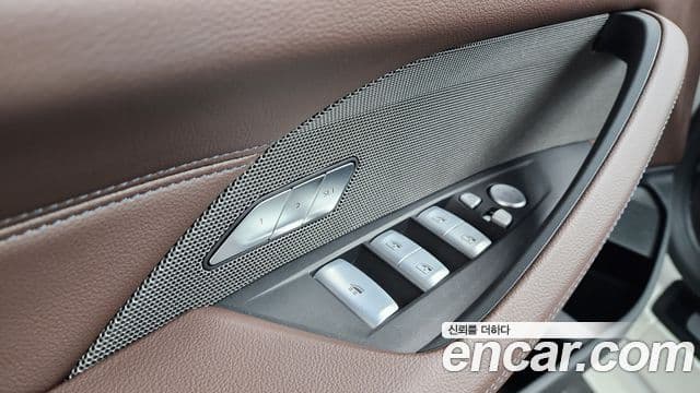 BMW 4 Series 2025 — Photo 10/33