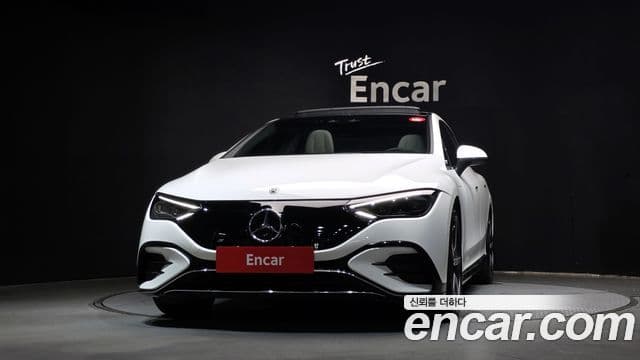 Mercedes-Benz EQE 2023 — ფოტო 26/32