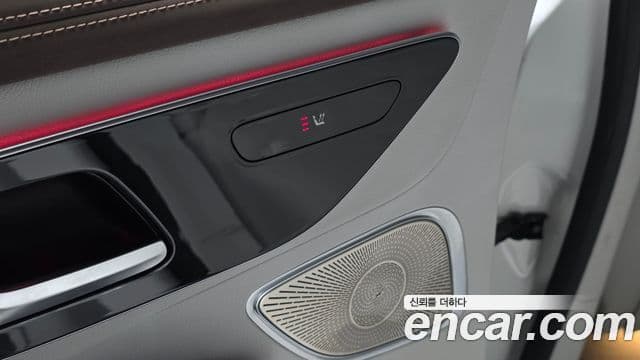 Mercedes-Benz EQE 2023 — ფოტო 22/32