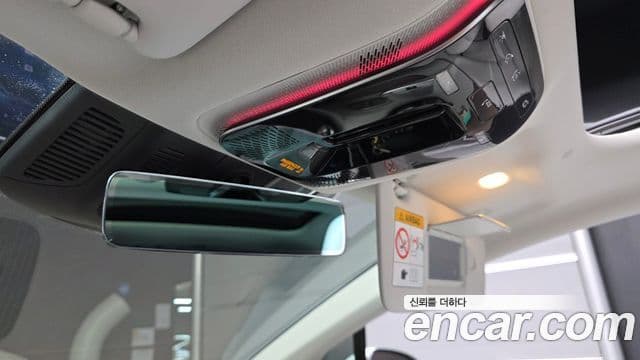 Mercedes-Benz EQE 2023 — ფოტო 21/32