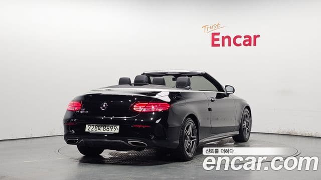 Mercedes-Benz C-Class 2019 — ფოტო 2/20