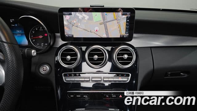 Mercedes-Benz C-Class 2019 — ფოტო 14/20